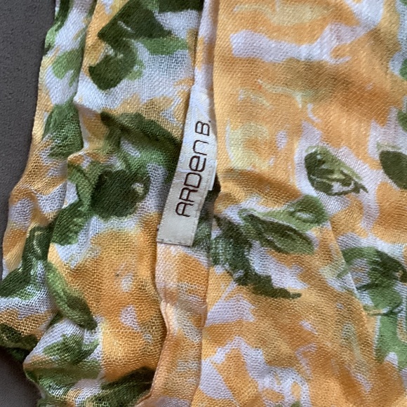 Arden B Aerie Bundle of Lightweight Floral Plaid Scarf - Picture 9 of 9